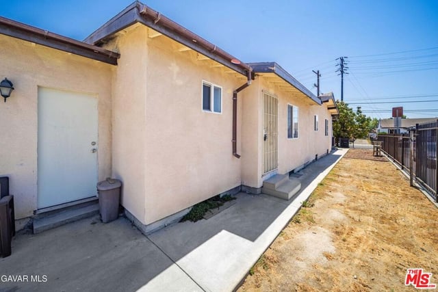 1319 E 75th Street, Los Angeles, CA 90001 — photo 11 of 17