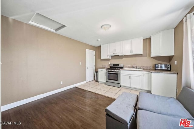 1319 E 75th Street, Los Angeles, CA 90001 — photo 12 of 17
