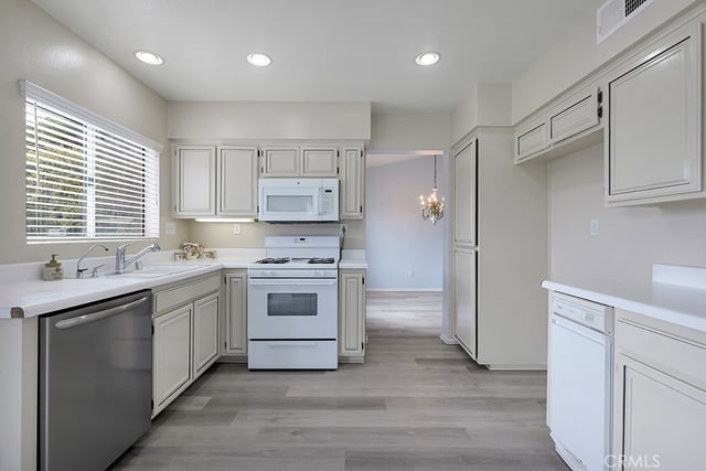 11954 Edgecliff Avenue, Sylmar, CA 91342 — photo 19 of 55