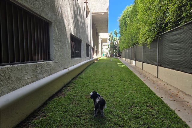 1230 Horn 408, West Hollywood, CA 90069 — photo 31 of 32
