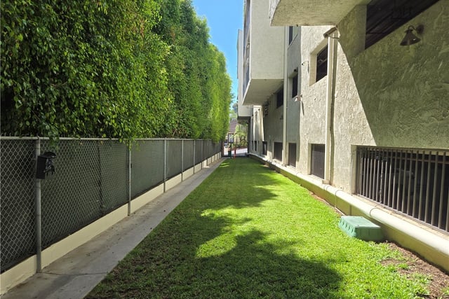1230 Horn 408, West Hollywood, CA 90069 — photo 32 of 32