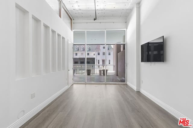 3785 Wilshire Boulevard 204, Los Angeles, CA 90010 — photo 22 of 54