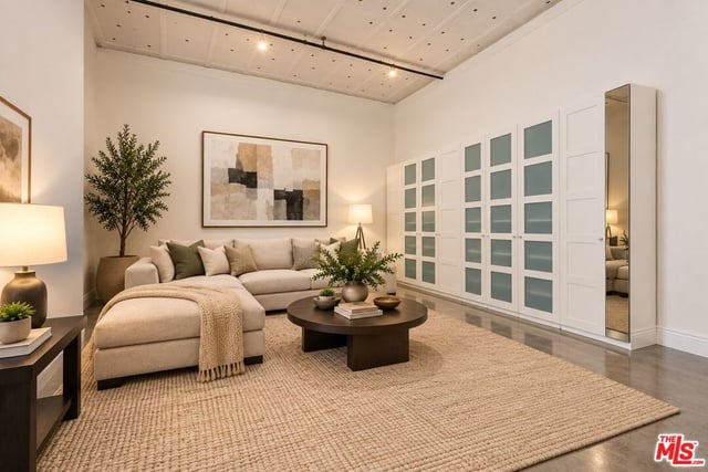 3785 Wilshire Boulevard 204, Los Angeles, CA 90010 — photo 4 of 54