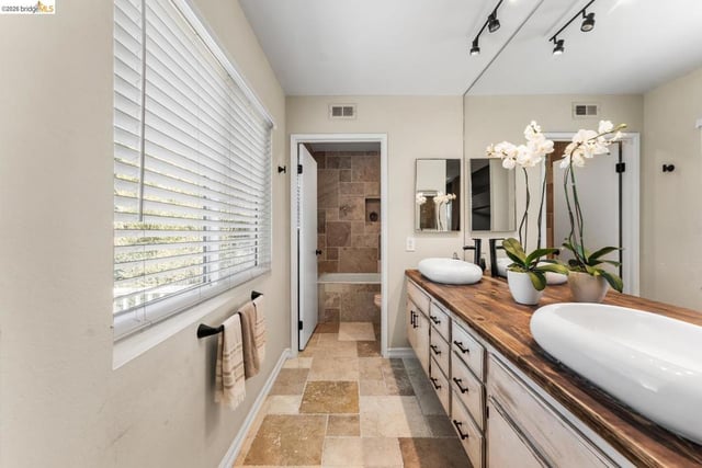 11707 Garrick AVE, Sylmar, CA 91342 — photo 15 of 55
