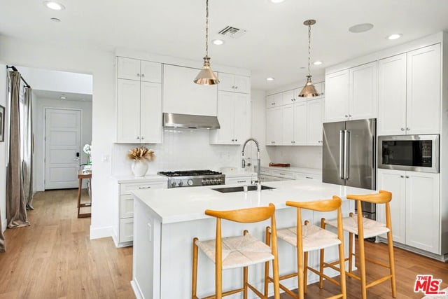 1209 N Commonwealth Avenue, Los Angeles, CA 90029 — photo 4 of 22