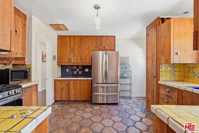 1309 Carmona Avenue, Los Angeles, CA 90019 — photo 10 of 25