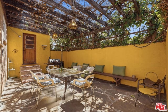 1309 Carmona Avenue, Los Angeles, CA 90019 — photo 22 of 25
