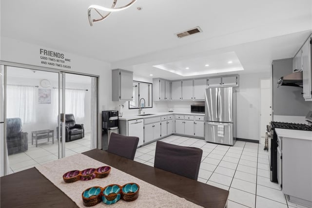 512 E 8th Street, Pomona, CA 91766 — photo 5 of 23