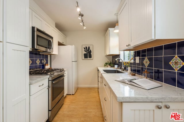 1447 Franklin Street 2, Santa Monica, CA 90404 — photo 14 of 33