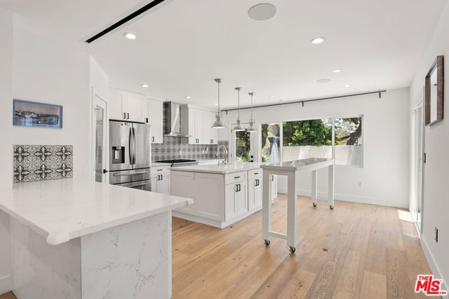 5528 Marburn Avenue, Los Angeles, CA 90043 — photo 9 of 40