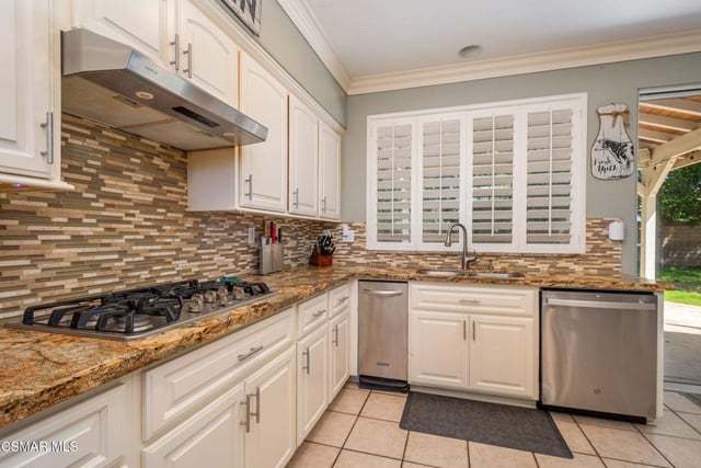1014 Borden Avenue, Simi Valley, CA 93065 — photo 11 of 37