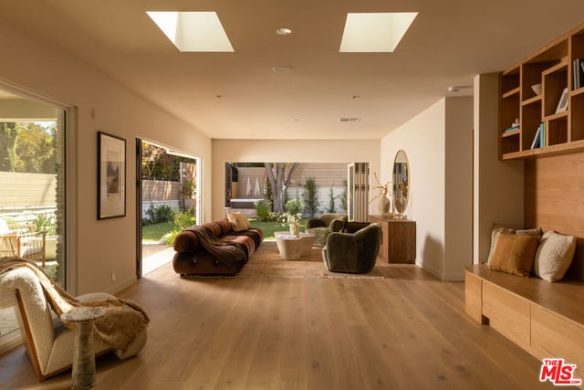 3684 Willowcrest Avenue, Studio City, CA 91604 — photo 12 of 41