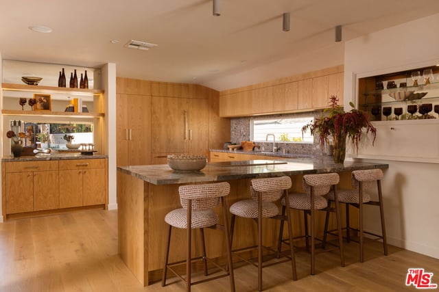 3684 Willowcrest Avenue, Studio City, CA 91604 — photo 4 of 41