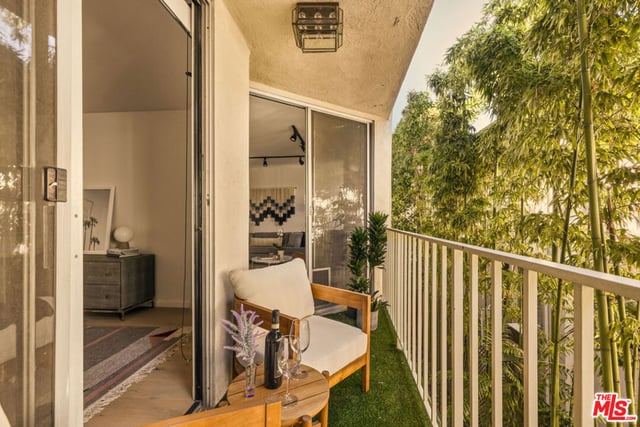 1230 N Sweetzer Avenue 204, West Hollywood, CA 90069 — photo 11 of 26