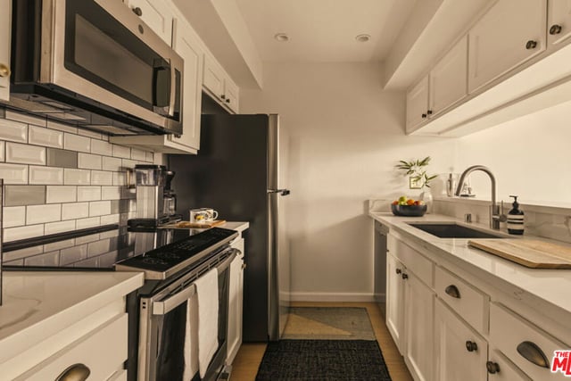 1230 N Sweetzer Avenue 204, West Hollywood, CA 90069 — photo 5 of 26