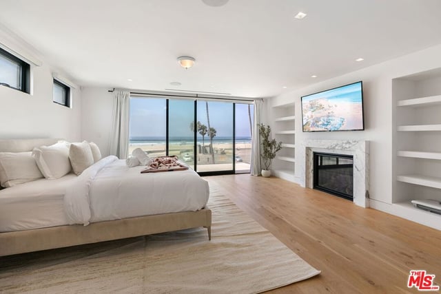 2205 Ocean Front Walk, Los Angeles, CA 90291 — photo 11 of 15