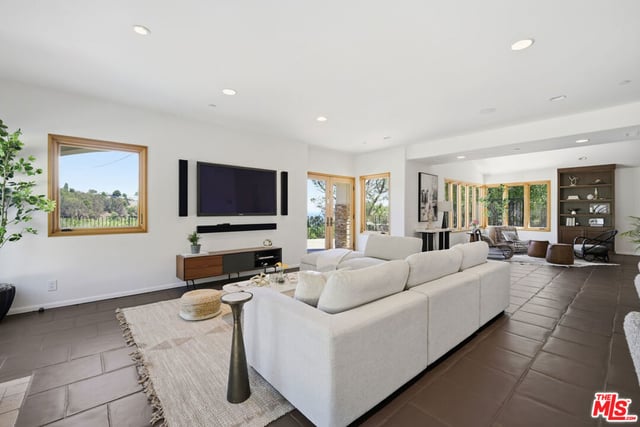 2636 Larmar Road, Los Angeles, CA 90068 — photo 45 of 61