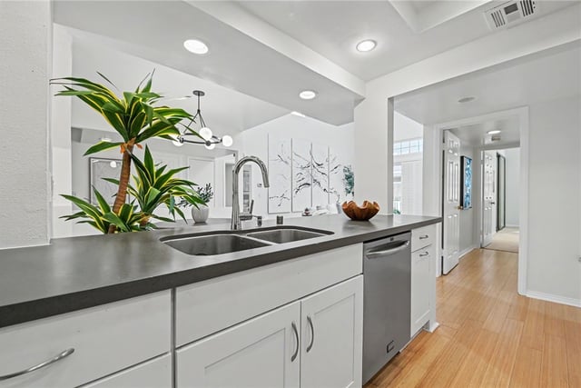11667 Gorham 304, Los Angeles, CA 90049 — photo 17 of 46