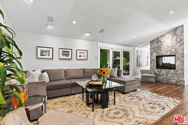 3235 Oakdell Lane, Los Angeles, CA 91604 — photo 13 of 44