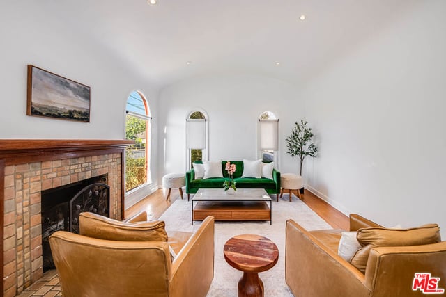 7321 Oakwood Avenue, Los Angeles, CA 90036 — photo 4 of 22
