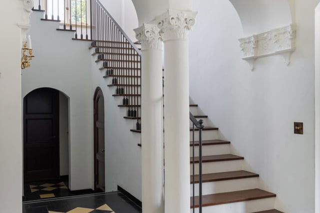 402 S Las Palmas Avenue, Los Angeles, CA 90020 — photo 16 of 39