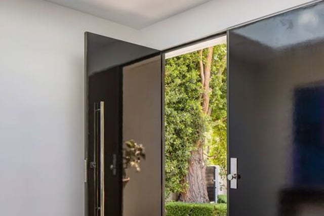 1311 N Beverly Drive, Los Angeles, CA 90210 — photo 4 of 27