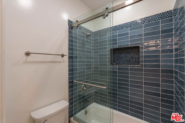 5135 Zelzah Avenue 305, Encino, CA 91316 — photo 13 of 28