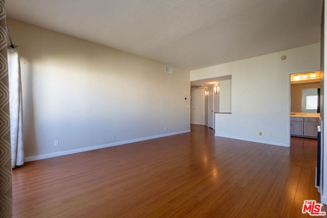 5135 Zelzah Avenue 305, Encino, CA 91316 — photo 16 of 28