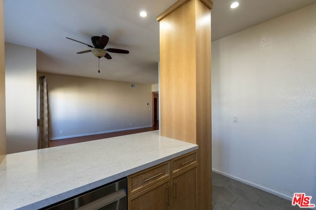 5135 Zelzah Avenue 305, Encino, CA 91316 — photo 18 of 28