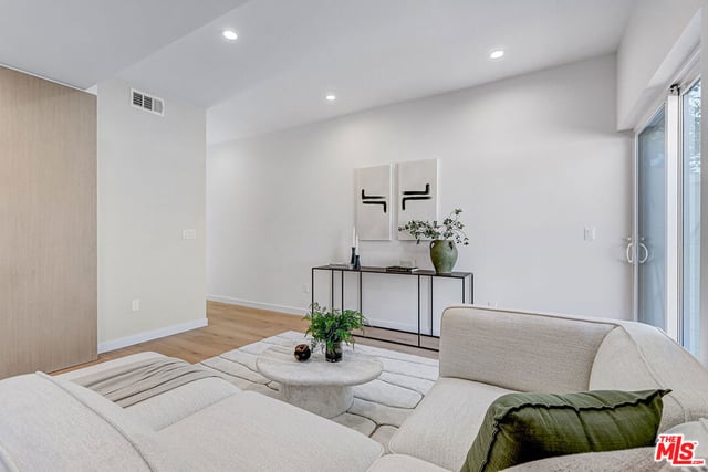 2813 1/2 12th Ave, Los Angeles, CA 90018 — photo 9 of 27