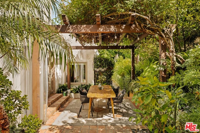 8935 Hollywood Hills Road, Los Angeles, CA 90046 — photo 17 of 20
