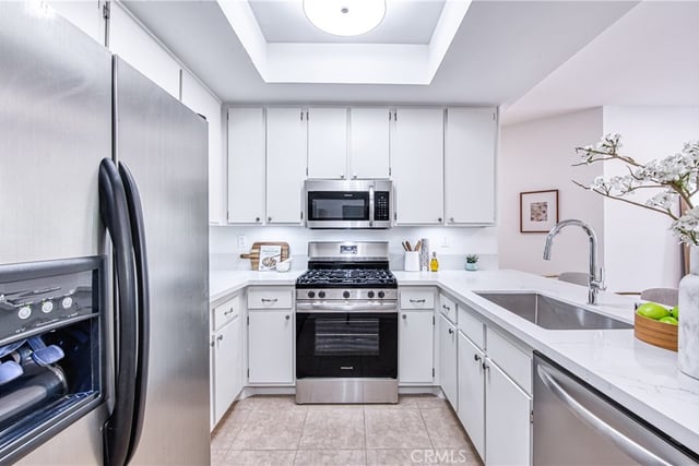 221 S Oak Knoll Avenue 202, Pasadena, CA 91101 — photo 12 of 27