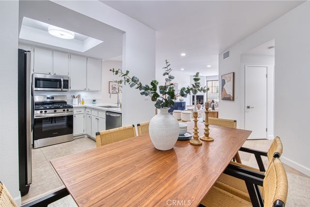 221 S Oak Knoll Avenue 202, Pasadena, CA 91101 — photo 14 of 27