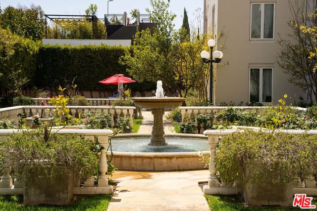 1424 N Crescent Heights Boulevard 60, West Hollywood, CA 90046 — photo 25 of 28