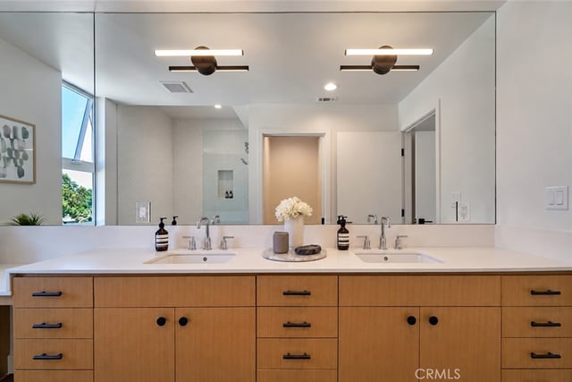 2925 S Cloverdale Avenue, Los Angeles, CA 90016 — photo 15 of 23