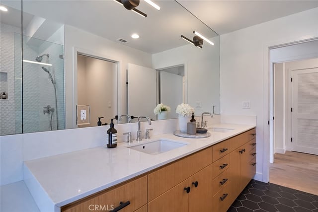 2925 S Cloverdale Avenue, Los Angeles, CA 90016 — photo 16 of 23