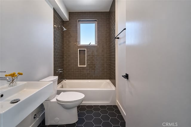 2925 S Cloverdale Avenue, Los Angeles, CA 90016 — photo 20 of 23