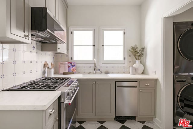 1106 S Cochran Avenue, Los Angeles, CA 90019 — photo 11 of 24