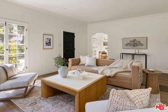 1106 S Cochran Avenue, Los Angeles, CA 90019 — photo 4 of 24