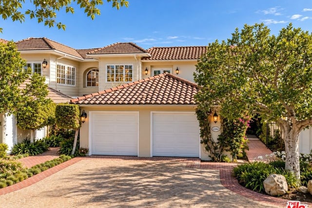 2282 Canyonback Road, Los Angeles, CA 90049 — photo 2 of 4
