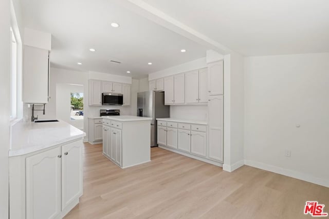 3022 W 73rd Street, Los Angeles, CA 90043 — photo 12 of 40