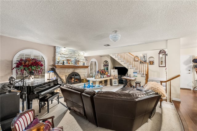 125 Lakeview, Palmdale, CA 93551 — photo 4 of 44