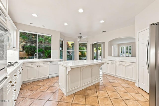 6382 Armitos Drive, Camarillo, CA 93012 — photo 14 of 36
