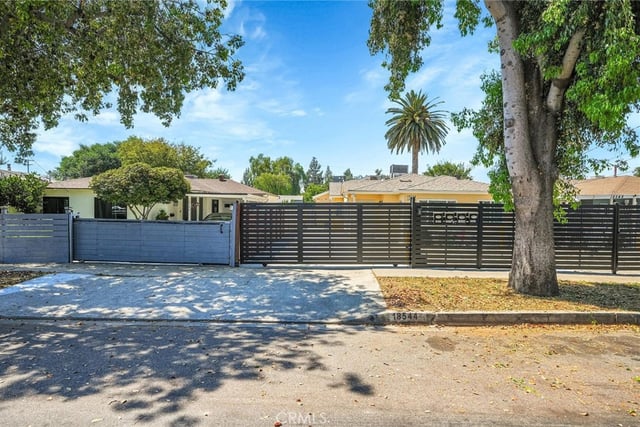 18544 Bryant Street, Northridge, CA 91324 — photo 5 of 63