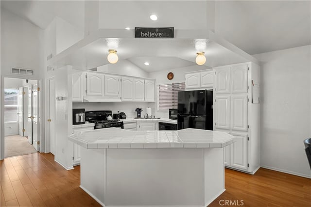 20050 Crestview, Canyon Country, CA 91351 — photo 4 of 20