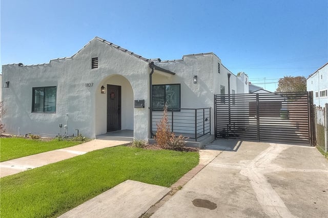 1827 W 76th, Los Angeles, CA 90047 — photo 2 of 43