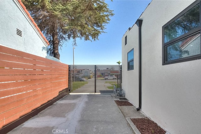 1827 W 76th, Los Angeles, CA 90047 — photo 6 of 43