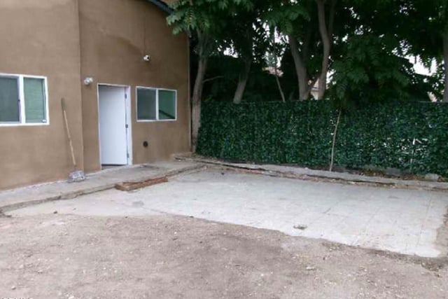 10306 S Vermont Avenue, Los Angeles, CA 90044 — photo 14 of 15
