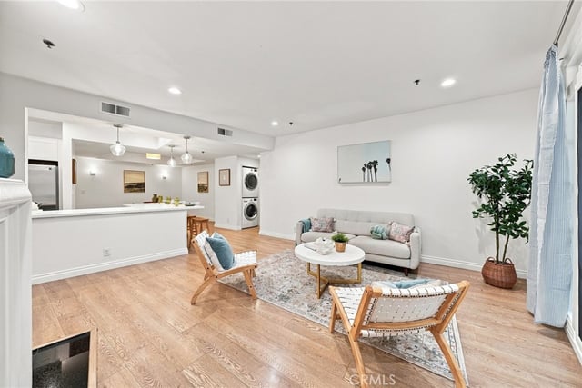 2222 N Beachwood Drive 105, Los Angeles, CA 90068 — photo 2 of 40