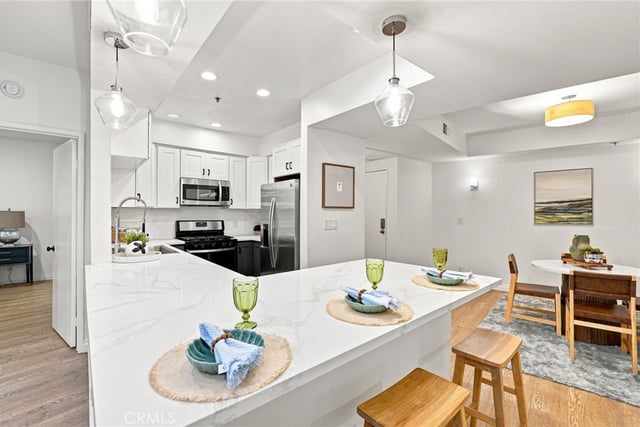 2222 N Beachwood Drive 105, Los Angeles, CA 90068 — photo 7 of 40